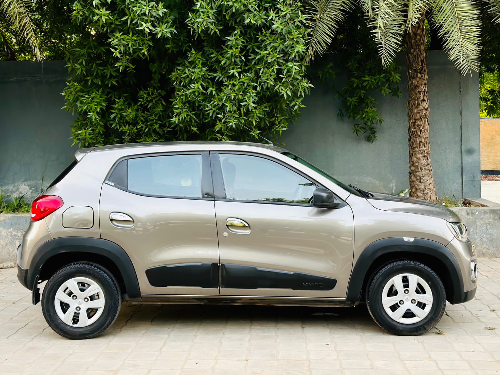 Details View - Renault KWID photos - reseller,reseller marketplace,advetising your products,reseller bazzar,resellerbazzar.in,india's classified site,Renault KWID , used Renault KWID , old Renault KWID , old Renault KWID  in Vadodara , Renault KWID  in Vadodara